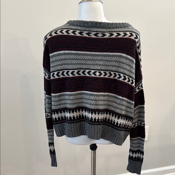 BB Dakota XS Wool Blend Gray and Red Crew Neck Sweater with Geometric Pattern - Picture 6 of 9